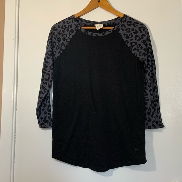 Pink Victoria’s Secret tee- longsleeves size S